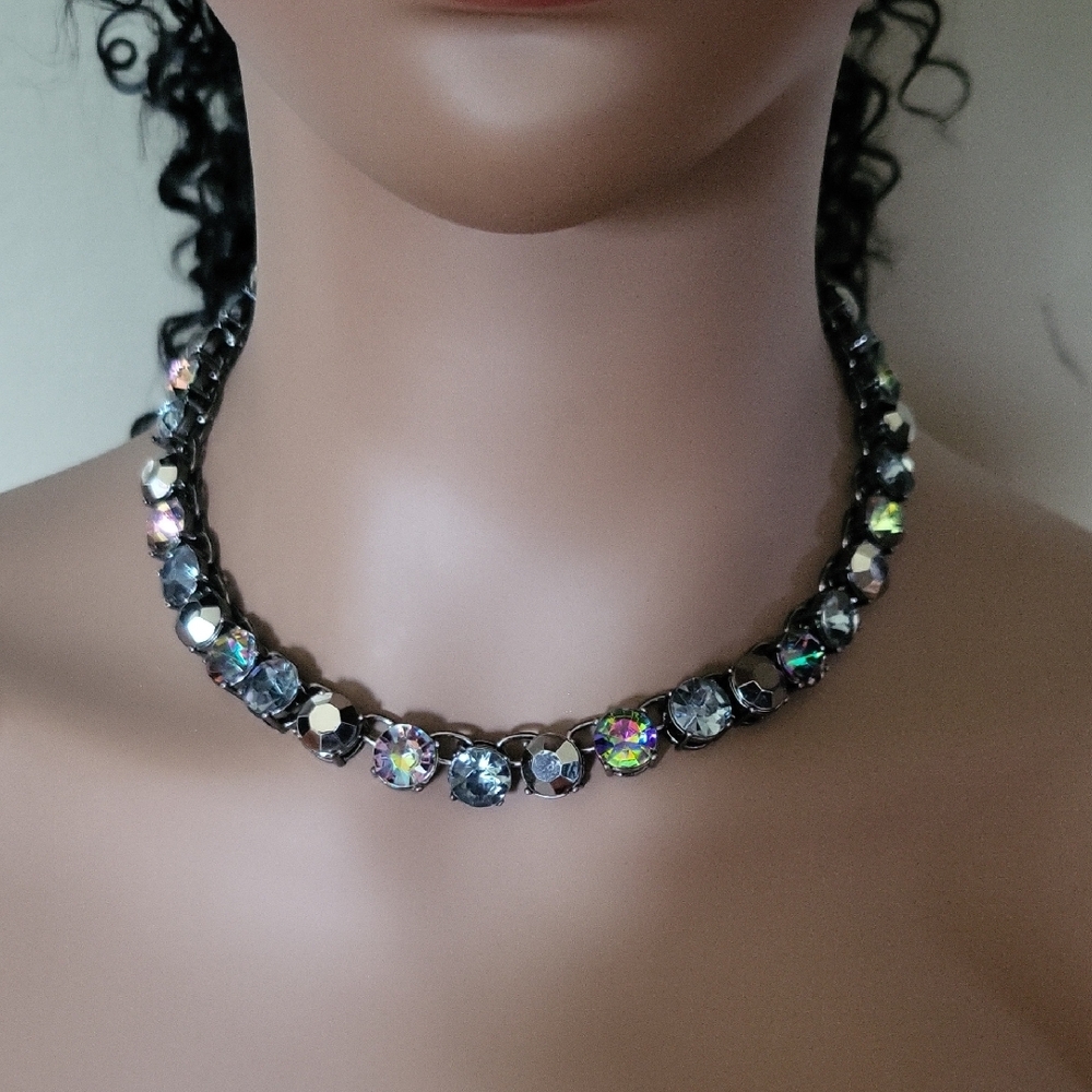 Elegant Silver Necklace with Iridescent Accents
